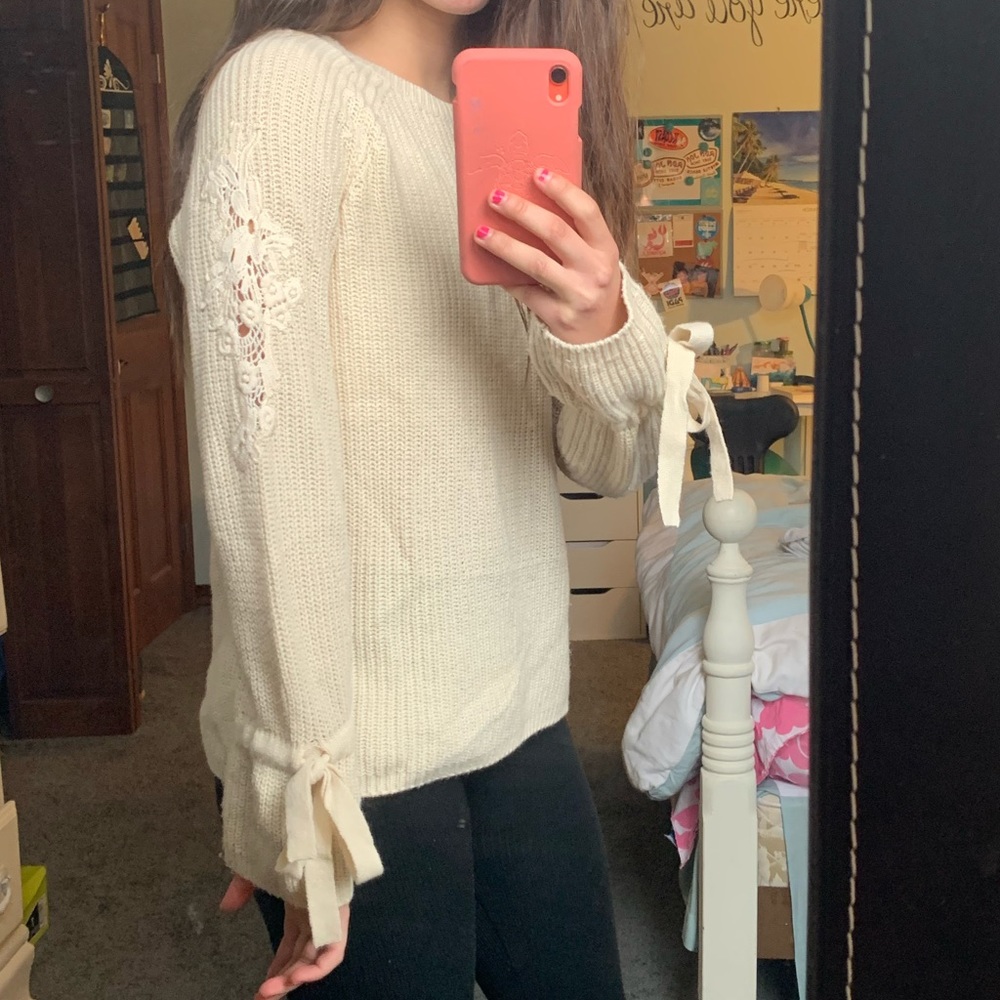 Cute Cream/White Sweater